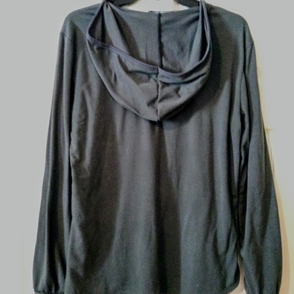 VSKA Men's Light Weight Pull Over Hoodie size XL